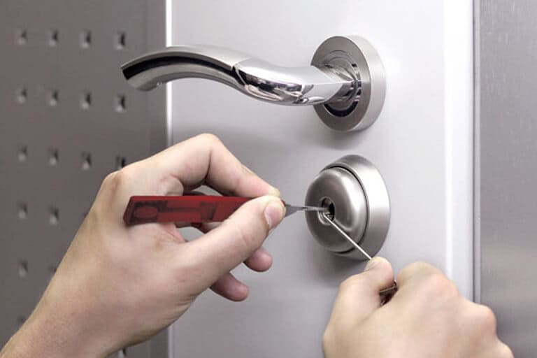 Вскрыть дверь