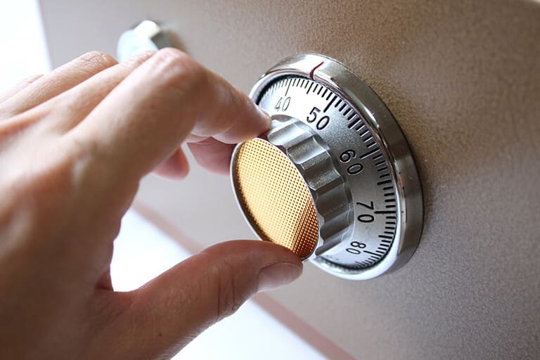 Вскрыть сейф