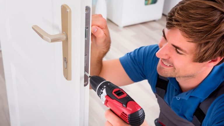 Врезка замков в металлические двери