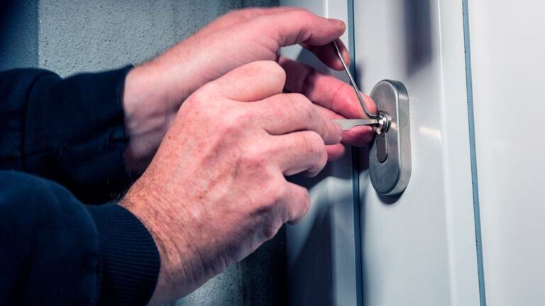 Вскрытие дверных замков